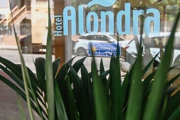 هتل Alondra