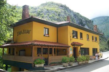هتل Casa Julián