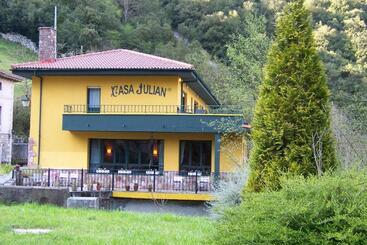 هتل Casa Julián