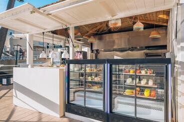 هتل Iberostar Waves Club Cala Barca