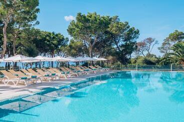 هتل Iberostar Waves Club Cala Barca