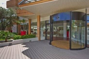 هتل Illot Suites