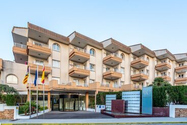 هتل Illot Suites