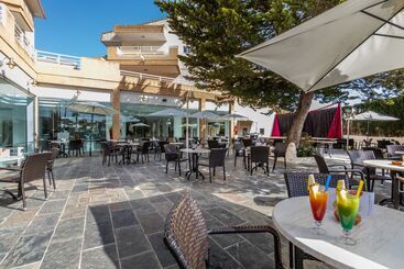 هتل Illot Suites