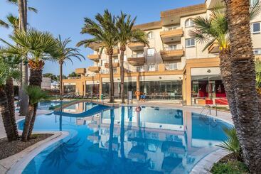هتل Illot Suites