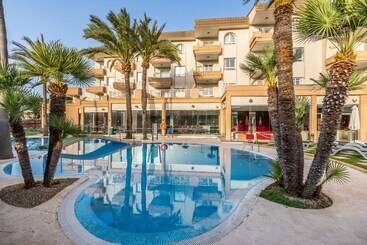 هتل Illot Suites