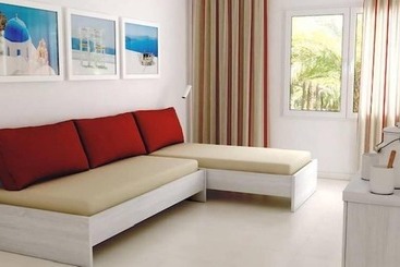 هتل Illot Suites