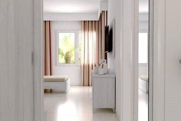 هتل Illot Suites