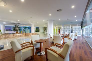 هتل Illot Suites
