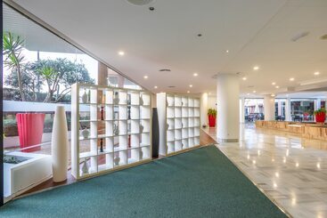 هتل Illot Suites