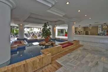 هتل Illot Suites
