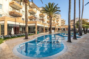 هتل Illot Suites