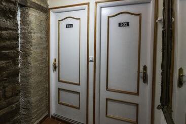 هتل Las Palmeras By Vivere Stays