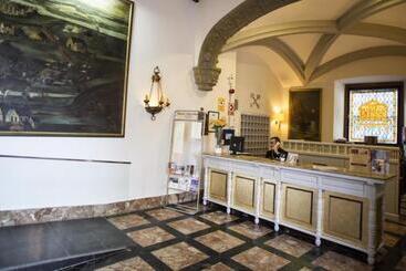 هتل Palacio Valderrabanos