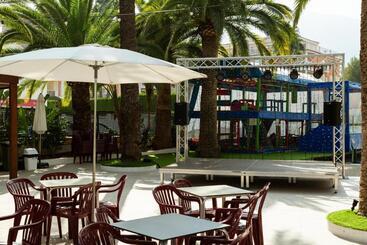 هتل Port Denia