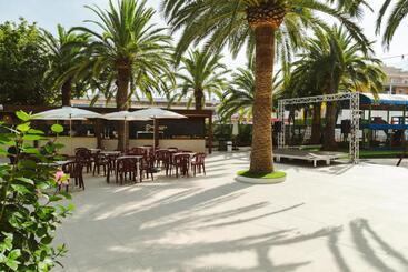 هتل Port Denia