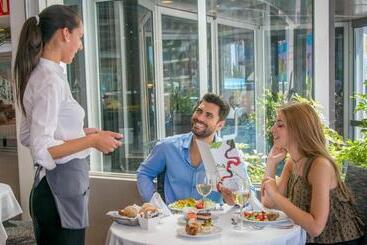 Отель Rh Royal   Recommend For Adults