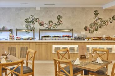 Universal Aparthotel Don Camilo