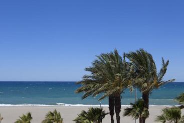 هتل Playavera