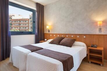 فندق أكتا أزول برشلونة - برشلونة