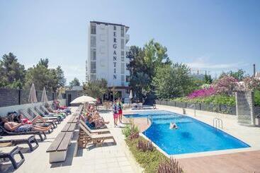 Azuline Hotel Bergantin