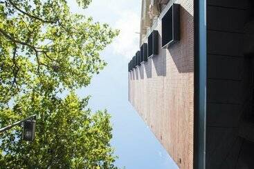 هتل Brick Barcelona