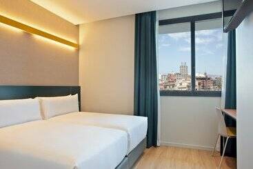 هتل Brick Barcelona