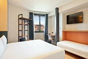 هتل Brick Barcelona