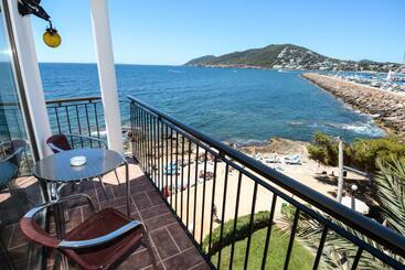 هتل Catalonia Ses Estaques - Adults Only