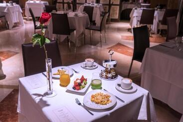 Claris Hotel & Spa Gl, A Small Luxury Hotel Of The World