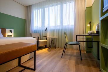 هتل Eurostars Acteon