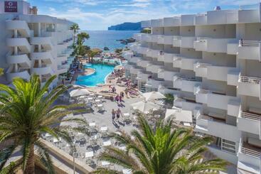 Отель Fergus Style Cala Blanca Suites