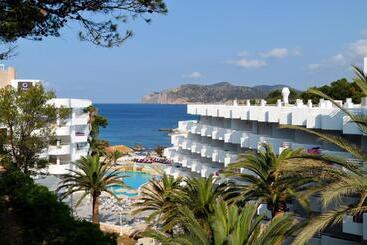 Отель Fergus Style Cala Blanca Suites