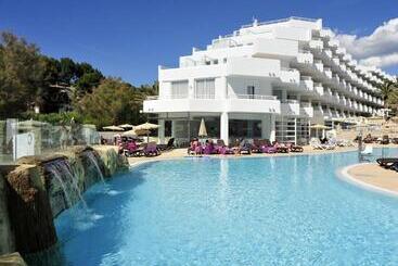 Отель Fergus Style Cala Blanca Suites