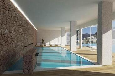 Отель Fergus Style Cala Blanca Suites