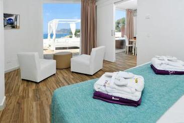 Отель Fergus Style Cala Blanca Suites