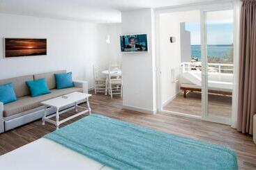 Отель Fergus Style Cala Blanca Suites