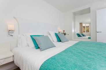 Отель Fergus Style Cala Blanca Suites