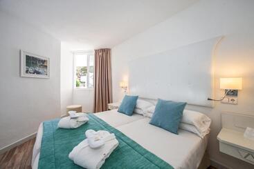 Отель Fergus Style Cala Blanca Suites