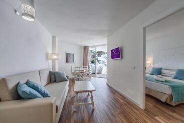 Отель Fergus Style Cala Blanca Suites