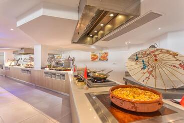 Отель Fergus Style Cala Blanca Suites