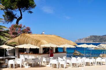 Отель Fergus Style Cala Blanca Suites