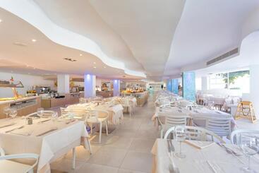 Отель Fergus Style Cala Blanca Suites