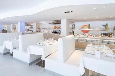 Отель Fergus Style Cala Blanca Suites