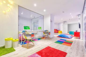Отель Fergus Style Cala Blanca Suites