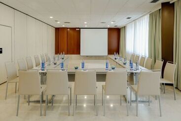 هتل Hesperia Barcelona Sant Just