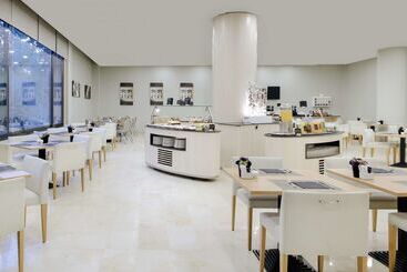 هتل Hesperia Barcelona Sant Just
