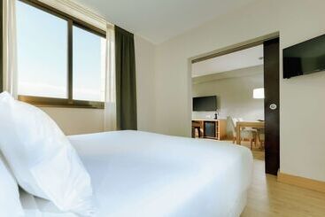 هتل Hesperia Barcelona Sant Just