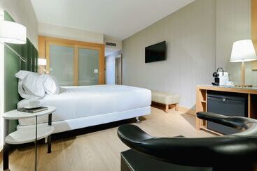 هتل Hesperia Barcelona Sant Just