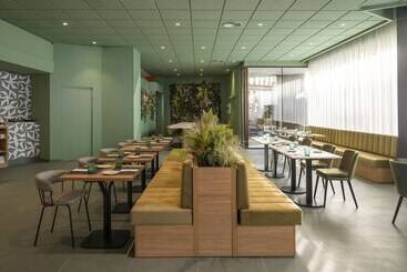 هتل Hesperia Barcelona Sant Just